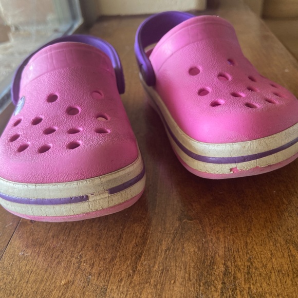 Pink crocs - Picture 2 of 5